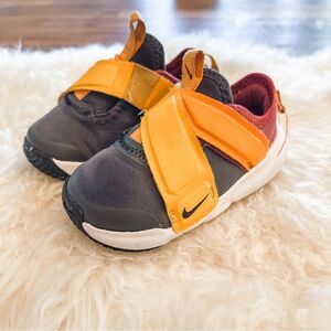 🍋 Nike • Little Kids’ Flex Advance Hook & Loo9p Closure Size 6C